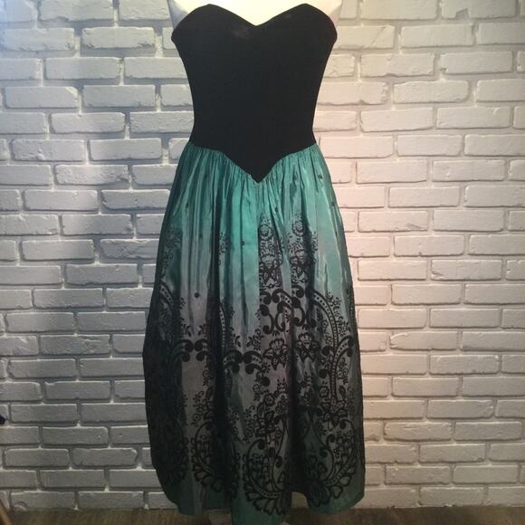 Scott McClintock Dresses & Skirts - Scott McClintock Black velvet vintage green puffy formal holiday attire 4